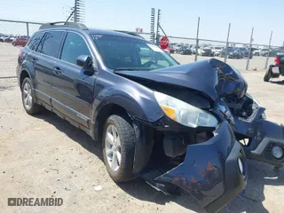 2013 Subaru Outback 2.5i Premium with VIN 4S4BRCBC4D3304021, listed as a IAAI auction lot 42014907 with 183,189 mi miles. Bid and sale history available at carsss.com. Image 1.