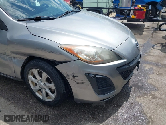 2011 Mazda 3 i Touring z VIN JM1BL1VG2B1442643, wystawiony jako IAAI lot #42145394 z przebiegiem 145 550 mil mil oraz . Historia ofert i sprzedaży dostępna na DreamBid. Obrazek 6.