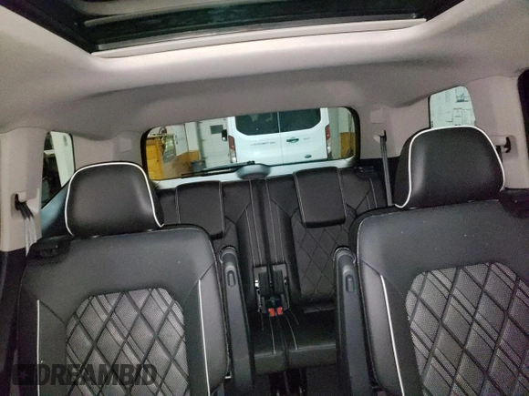 2024 Volkswagen Atlas SEL Premium R-Line with VIN 1V2FR2CA6RC506944, listed as a Copart auction lot 84018054 with 5,616 mi miles and Clean title. Bid and sale history available at DreamBid. Image 10.
