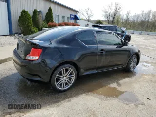 2012 Scion tC z VIN JTKJF5C76C3034769, wystawiony jako Copart lot #52517495 z przebiegiem 205 501 mil mil oraz Nie do naprawy. Historia ofert i sprzedaży dostępna na DreamBid. Obrazek 3.