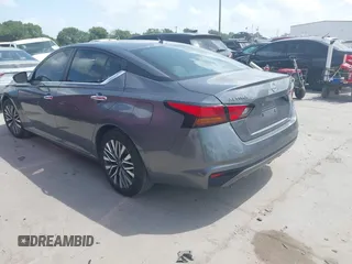 2024 Nissan Altima SV z VIN 1N4BL4DV4RN322031, wystawiony jako IAAI lot #42503600 z przebiegiem 42 521 mil mil oraz . Historia ofert i sprzedaży dostępna na DreamBid. Obrazek 3.