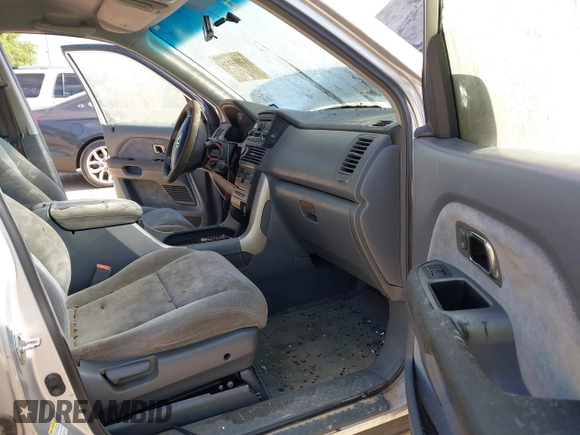 2005 Honda Pilot EX with VIN 5FNYF18485B038504, listed as a IAAI auction lot 42014126 with 178,821 mi miles. Bid and sale history available at carsss.com. Image 5.
