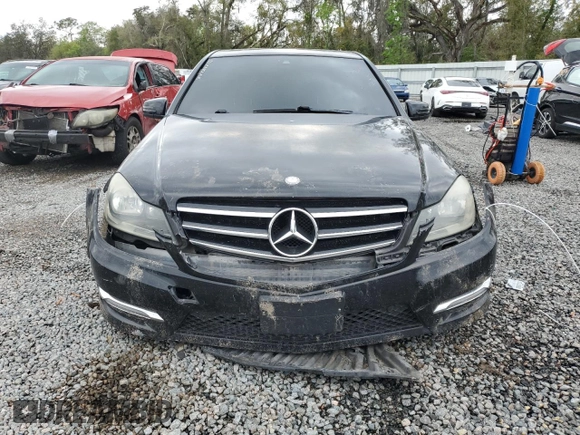 2014 Mercedes-Benz C 350 Sport with VIN WDDGF5HBXEA958358, listed as a Copart auction lot 48085305 with 154,880 mi miles and Clean Title. Bid and sale history available at DreamBid. Image 5.