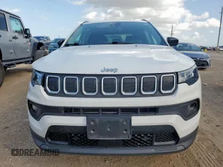 2022 Jeep Compass Latitude z VIN 3C4NJCBB0NT137906, wystawiony jako Copart lot #60041805 z przebiegiem 61 177 mil mil oraz Szkoda całkowita • Salvage title. Historia ofert i sprzedaży dostępna na DreamBid. Obrazek 5.