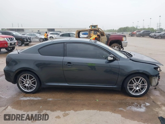 2006 Scion tC z VIN JTKDE167160072405, wystawiony jako IAAI lot #41861950 z przebiegiem 292 742 mil mil oraz . Historia ofert i sprzedaży dostępna na DreamBid. Obrazek 14.
