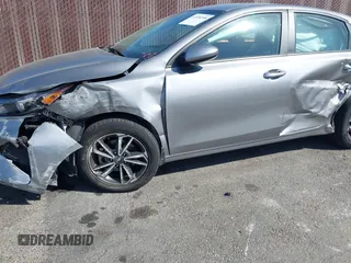 2023 Kia Forte LXS z VIN 3KPF24AD1PE621214, wystawiony jako IAAI lot #41970298 z przebiegiem 35 996 mil mil oraz . Historia ofert i sprzedaży dostępna na DreamBid. Obrazek 6.