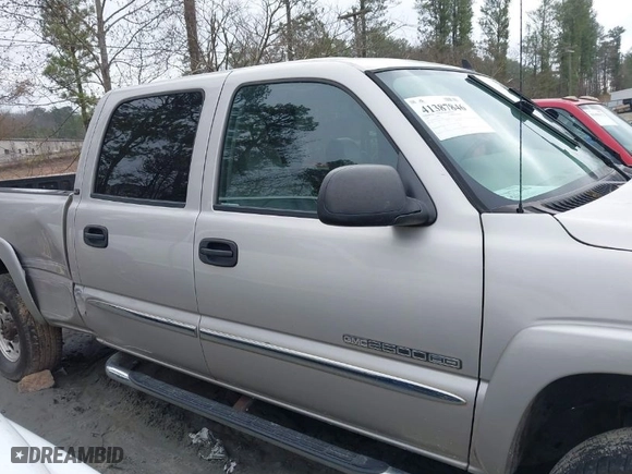 2007 GMC Sierra 2500HD SLE with VIN 1GTHK23U07F124297, listed as a IAAI auction lot 41387846 with 207,448 mi miles. Bid and sale history available at carsss.com. Image 14.