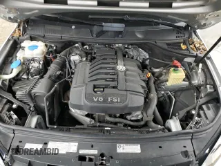 2012 Volkswagen Touareg Lux z VIN WVGEF9BP2CD010105, wystawiony jako Copart lot #52517015 z przebiegiem 74 279 mil mil oraz Szkoda całkowita • Salvage title. Historia ofert i sprzedaży dostępna na DreamBid. Obrazek 13.