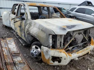 2015 GMC Sierra 3500HD Denali z VIN 1GT424E86FF592155, wystawiony jako Copart lot #38358354 z przebiegiem Nie podano mil oraz Nie do naprawy • Non repairable. Historia ofert i sprzedaży dostępna na DreamBid. Obrazek 4.