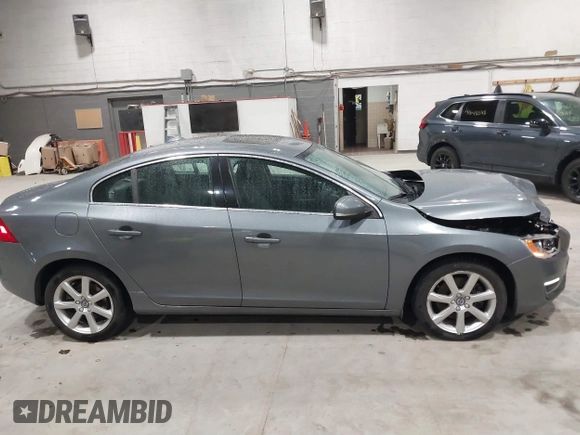 2016 Volvo S60 T5 Premier z VIN YV1612TK0G2410743, wystawiony jako IAAI lot #41717318 z przebiegiem 87 087 mil mil oraz . Historia ofert i sprzedaży dostępna na DreamBid. Obrazek 13.