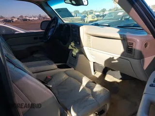 2002 Chevrolet Tahoe LS with VIN 1GNEC13T12R134174, listed as a IAAI auction lot 41233999 with 235,892 mi miles. Bid and sale history available at carsss.com. Image 5.