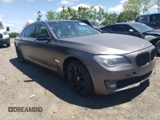 2013 BMW 7 Series 740Li xDrive z VIN WBAYF4C55DDE23588, wystawiony jako Copart lot #57968395 z przebiegiem 53 166 mil mil oraz Szkoda całkowita • Salvage title. Historia ofert i sprzedaży dostępna na DreamBid. Obrazek 4.