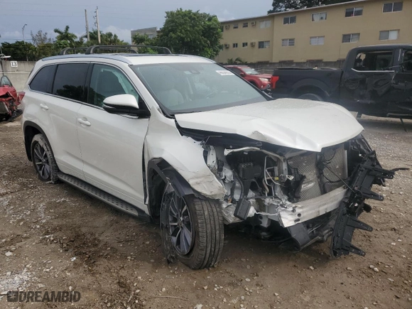 2018 Toyota Highlander SE with VIN 5TDJZRFH9JS541056, listed as a Copart auction lot 46634235 with 0 mi miles and Salvage Title. Bid and sale history available at carsss.com. Image 4.