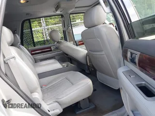2004 Lincoln Navigator Luxury with VIN 5LMFU27R54LJ42646, listed as a IAAI auction lot 42088960 with 193,746 mi miles. Bid and sale history available at carsss.com. Image 8.