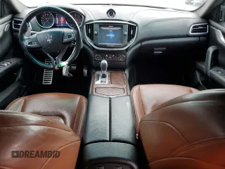 2014 Maserati Ghibli z VIN ZAM57XSA9E1096594, wystawiony jako Copart lot #47187285 z przebiegiem 114 050 mil mil oraz Szkody całkowita. Historia ofert i sprzedaży dostępna na DreamBid. Obrazek 8.