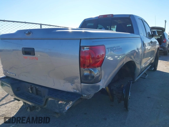 2008 Toyota Tundra z VIN 5TFRV54138X062990, wystawiony jako IAAI lot #41258844 z przebiegiem 206 873 mil mil oraz . Historia ofert i sprzedaży dostępna na DreamBid. Obrazek 4.