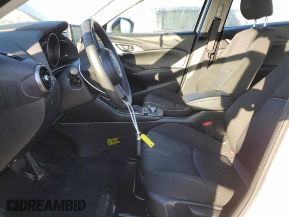 2020 Mazda CX-3 GS z VIN JM1DKFC79L1472123, wystawiony jako Copart lot #73379514 z przebiegiem 85 815 mil mil oraz Szkoda całkowita • Salvage title. Historia ofert i sprzedaży dostępna na DreamBid. Obrazek 7.