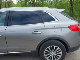 2016 Lincoln MKX Select z VIN 2LMTJ8KR2GBL62540, wystawiony jako IAAI lot #42260777 z przebiegiem 107 549 mil mil oraz . Historia ofert i sprzedaży dostępna na DreamBid. Obrazek 6.