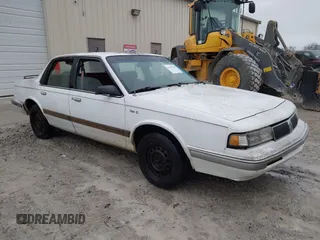 1996 Oldsmobile Cutlass Ciera 1SA VX5 z VIN 1G3AJ55M0T6300276, wystawiony jako IAAI lot #41157740 z przebiegiem 226 788 mil mil oraz . Historia ofert i sprzedaży dostępna na DreamBid. Obrazek 1.