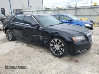 2014 Chrysler 300 S z VIN 2C3CCABG0EH163212, wystawiony jako Copart lot #52179045 z przebiegiem 167 232 mil mil oraz Nie do naprawy • Non repairable. Historia ofert i sprzedaży dostępna na DreamBid. Obrazek 4.