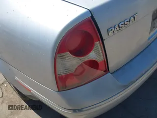 2004 Volkswagen Passat GLS z VIN WVWPD63B64P042673, wystawiony jako IAAI lot #42467361 z przebiegiem 259 067 mil mil oraz . Historia ofert i sprzedaży dostępna na DreamBid. Obrazek 6.