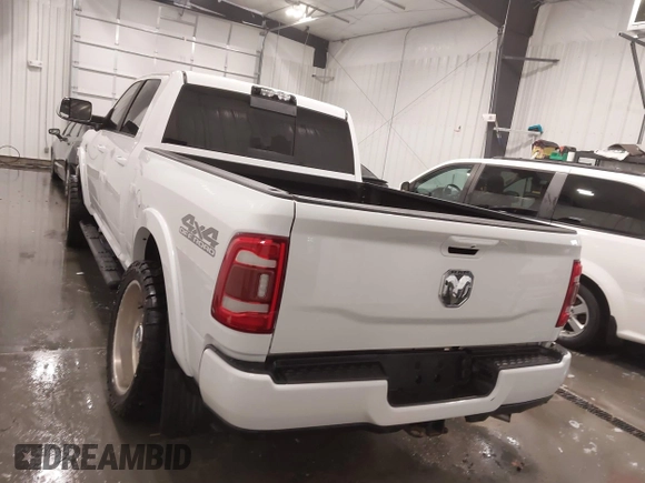 2019 Ram 2500 Laramie z VIN 3C6UR5FL7KG657180, wystawiony jako IAAI lot #41714476 z przebiegiem 97 334 mil mil oraz . Historia ofert i sprzedaży dostępna na DreamBid. Obrazek 17.