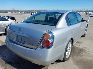 2003 Nissan Altima S with VIN 1N4AL11D63C321486, listed as a IAAI auction lot 41581386 with 200,082 mi miles. Bid and sale history available at carsss.com. Image 4.