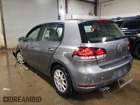 2013 Volkswagen Golf w/Conv & Sunroof z VIN WVWDB7AJ9DW103903, wystawiony jako Copart lot #45702505 z przebiegiem 59 718 mil mil oraz Szkoda całkowita • Salvage title. Historia ofert i sprzedaży dostępna na DreamBid. Obrazek 2.