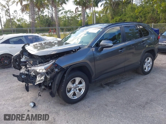 2021 Toyota RAV4 XLE with VIN 2T3W1RFV1MC105518, listed as a IAAI auction lot 41890204 with 46,487 mi miles. Bid and sale history available at carsss.com. Image 18.