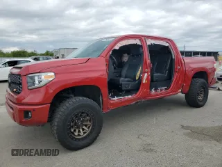 2021 Toyota Tundra Platinum z VIN 5TFAY5F13MX985613, wystawiony jako Copart lot #47566415 z przebiegiem 51 407 mil mil oraz Szkoda całkowita • Salvage title. Historia ofert i sprzedaży dostępna na DreamBid. Obrazek 1.