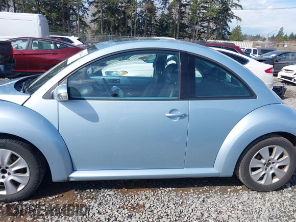2010 Volkswagen Beetle with VIN 3VWRG3AG4AM016018, listed as a IAAI auction lot 41873044 with 33,263 mi miles and . Bid and sale history available at DreamBid. Image 14.