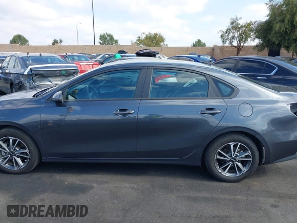 2023 Kia Forte LXS z VIN 3KPF24AD6PE578103, wystawiony jako IAAI lot #42131745 z przebiegiem 42 003 mil mil oraz . Historia ofert i sprzedaży dostępna na DreamBid. Obrazek 14.
