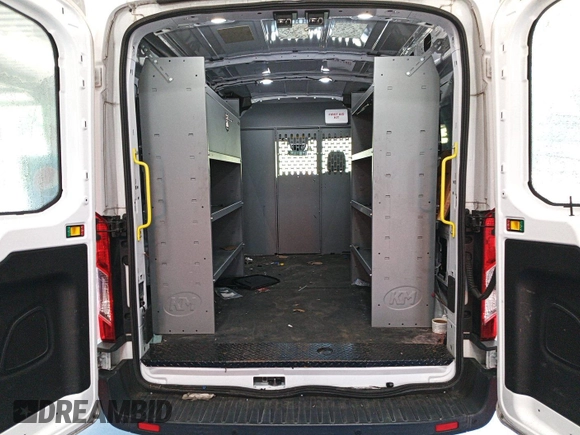 2018 Ford Transit z VIN 1FTYE1CM6JKB35871, wystawiony jako IAAI lot #42737736 z przebiegiem 199 396 mil mil oraz . Historia ofert i sprzedaży dostępna na DreamBid. Obrazek 12.