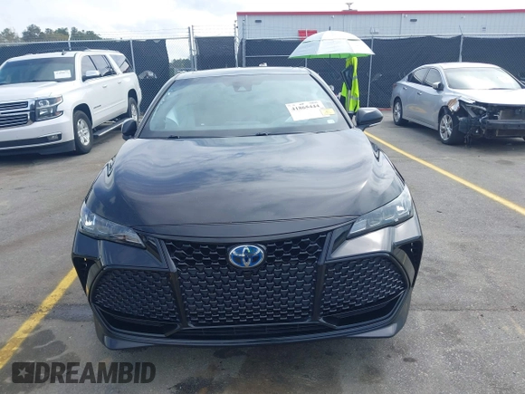 2021 Toyota Avalon Hybrid XSE z VIN 4T1EA1AB2MU002741, wystawiony jako IAAI lot #41865444 z przebiegiem 141 196 mil mil oraz . Historia ofert i sprzedaży dostępna na DreamBid. Obrazek 12.