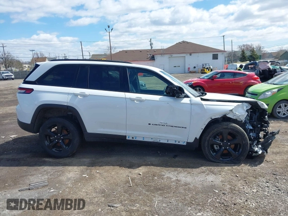 2023 Jeep Grand Cherokee Laredo z VIN 1C4RJHAG9PC640845, wystawiony jako IAAI lot #41991471 z przebiegiem 48 653 mil mil oraz . Historia ofert i sprzedaży dostępna na DreamBid. Obrazek 14.