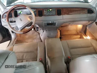 2001 Lincoln Town Car Signature z VIN 1LNHM82W41Y739121, wystawiony jako Copart lot #56738385 z przebiegiem 112 528 mil mil oraz Szkoda całkowita • Salvage title. Historia ofert i sprzedaży dostępna na DreamBid. Obrazek 8.