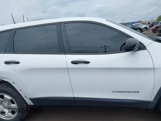 2017 Jeep Cherokee Sport z VIN 1C4PJLAB9HW503337, wystawiony jako IAAI lot #42379362 z przebiegiem 92 592 mil mil oraz . Historia ofert i sprzedaży dostępna na DreamBid. Obrazek 13.
