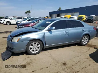 2007 Toyota Avalon XL z VIN 4T1BK36B07U170158, wystawiony jako Copart lot #52709935 z przebiegiem 272 807 mil mil oraz Szkody całkowita. Historia ofert i sprzedaży dostępna na DreamBid. Obrazek 1.