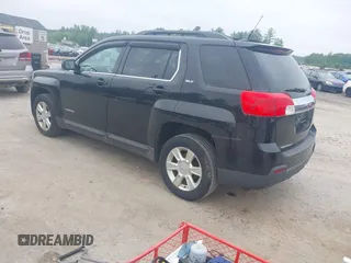 2012 GMC Terrain SLT-1 z VIN 2GKFLVEK0C6327099, wystawiony jako IAAI lot #42471918 z przebiegiem 152 359 mil mil oraz . Historia ofert i sprzedaży dostępna na DreamBid. Obrazek 3.