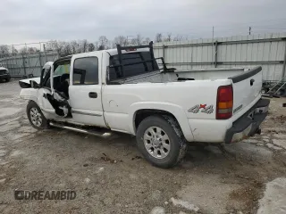 2003 GMC Sierra 1500HD SLE z VIN 1GTGK13U53F242247, wystawiony jako Copart lot #79421714 z przebiegiem 267 691 mil mil oraz Szkoda całkowita • Salvage title. Historia ofert i sprzedaży dostępna na DreamBid. Obrazek 2.