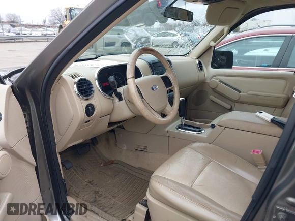 2006 Ford Explorer XLT z VIN 1FMEU73E66UA09423, wystawiony jako IAAI lot #41552885 z przebiegiem 214 269 mil mil oraz . Historia ofert i sprzedaży dostępna na DreamBid. Obrazek 5.