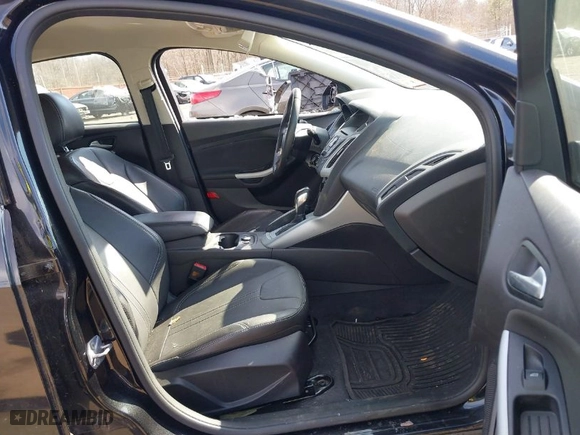 2014 Ford Focus SE with VIN 1FADP3K2XEL152070, listed as a IAAI auction lot 41675812 with 58,943 mi miles. Bid and sale history available at carsss.com. Image 5.