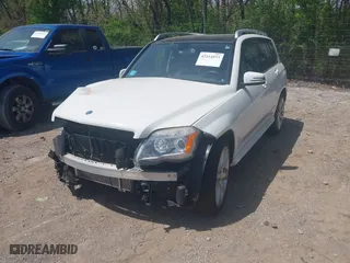 2010 Mercedes-Benz GLK-Class GLK 350 with VIN WDCGG8HB2AF276056, listed as a IAAI auction lot 42114573 with 197,434 mi miles. Bid and sale history available at carsss.com. Image 2.