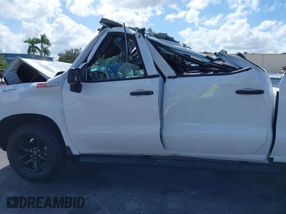 2024 Chevrolet Silverado 1500 Custom Trail Boss with VIN 3GCUDCED6RG354939, listed as a IAAI auction lot 40639035 with 42 mi miles. Bid and sale history available at carsss.com. Image 14.