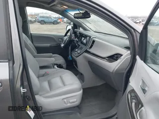 2016 Toyota Sienna XLE with VIN 5TDYK3DC8GS704330, listed as a IAAI auction lot 41586880 with 84,065 mi miles. Bid and sale history available at carsss.com. Image 5.