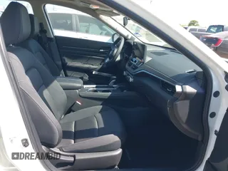 2025 Nissan Altima SV z VIN 1N4BL4DV0SN378389, wystawiony jako IAAI lot #41984535 z przebiegiem 46 mil mil oraz . Historia ofert i sprzedaży dostępna na DreamBid. Obrazek 5.