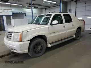2006 Cadillac Escalade EXT z VIN 3GYEK62N16G155814, wystawiony jako Copart lot #56280445 z przebiegiem 251 216 mil mil oraz Czysty tytuł • Clean title. Historia ofert i sprzedaży dostępna na DreamBid. Obrazek 1.