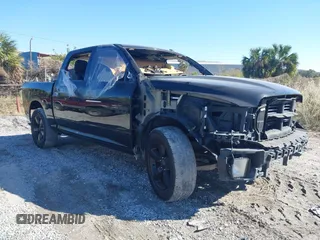 2018 Ram 1500 Express z VIN 3C6RR6KT5JG250524, wystawiony jako IAAI lot #41417692 z przebiegiem 65 167 mil mil oraz . Historia ofert i sprzedaży dostępna na DreamBid. Obrazek 1.
