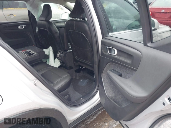 2024 Volvo XC40 Core Bright Theme with VIN YV4L12UK9R2311071, listed as a IAAI auction lot 42295970 with 7,113 mi miles and . Bid and sale history available at DreamBid. Image 8.