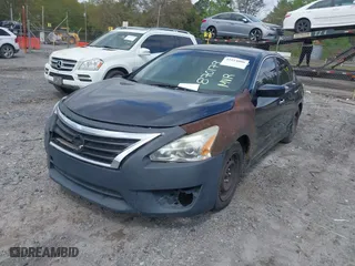 2015 Nissan Altima 2.5 with VIN 1N4AL3AP4FN870179, listed as a IAAI auction lot 41914006 with 227,935 mi miles. Bid and sale history available at carsss.com. Image 2.